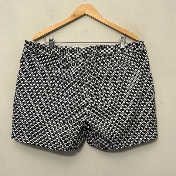 ana black white geometric pattern twill shorts Size 18 New - Picture 5 of 11